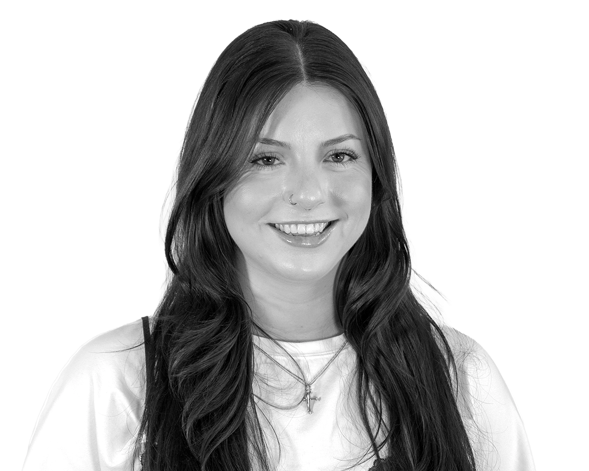 Isabelle Larson Isabelle Larson